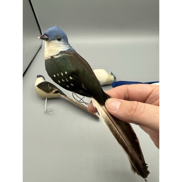 Lot of 4 Artificial Birds with Wire Attachments Feathered Craft Decoration - Picture 1 of 5